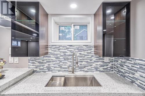 77 Lindsay Avenue, Newmarket (Bristol-London), ON - Indoor Photo Showing Kitchen With Double Sink With Upgraded Kitchen