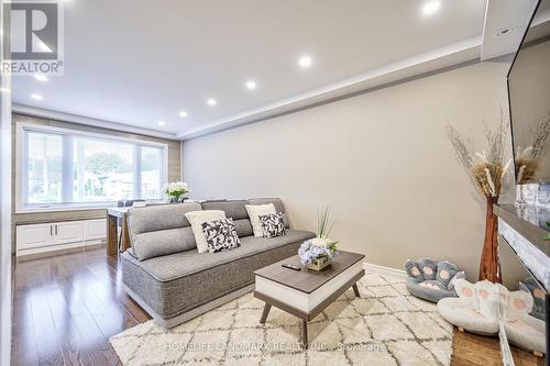 77 Lindsay Avenue, Newmarket, ON - Indoor Photo Showing Living Room