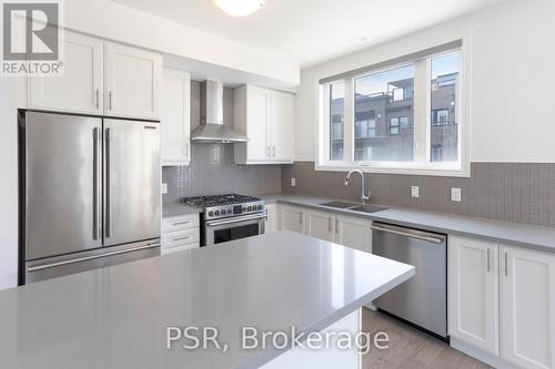 424 Rockwell Common, Oakville, ON - Indoor Photo Showing Kitchen With Double Sink With Upgraded Kitchen