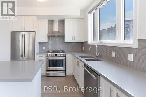 424 Rockwell Common, Oakville, ON - Indoor Photo Showing Kitchen With Double Sink With Upgraded Kitchen