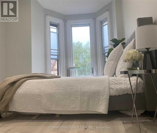 206 Carlton Street, Toronto, ON - Indoor Photo Showing Bedroom