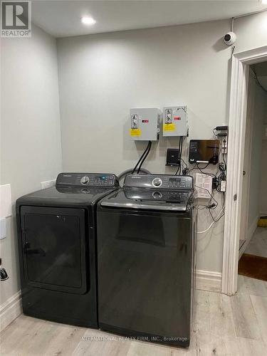 206 Carlton Street, Toronto, ON - Indoor Photo Showing Laundry Room