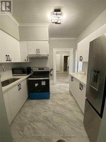 206 Carlton Street, Toronto, ON - Indoor Photo Showing Kitchen