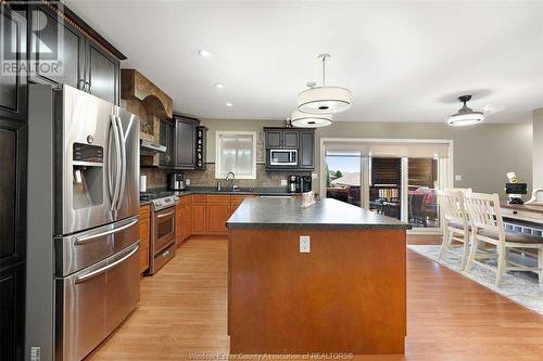 884 Westwood, Lakeshore, ON - Indoor Photo Showing Kitchen With Double Sink