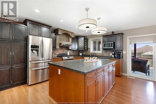 884 Westwood, Lakeshore, ON - Indoor Photo Showing Kitchen