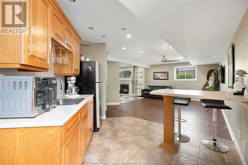 884 Westwood, Lakeshore, ON - Indoor Photo Showing Kitchen