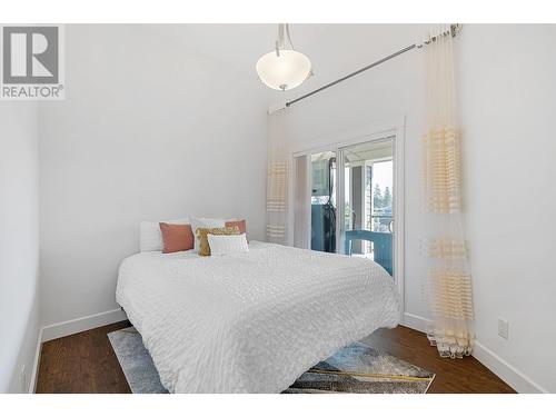 374 Trumpeter Court, Kelowna, BC - Indoor Photo Showing Bedroom