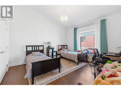 374 Trumpeter Court, Kelowna, BC - Indoor Photo Showing Bedroom