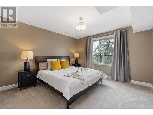 374 Trumpeter Court, Kelowna, BC - Indoor Photo Showing Bedroom