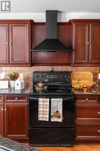 2694 Theatre Road S, Hamilton Township, ON - Indoor Photo Showing Kitchen