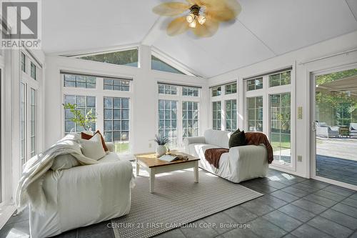 99 Midale Road, London, ON - Indoor Photo Showing Living Room