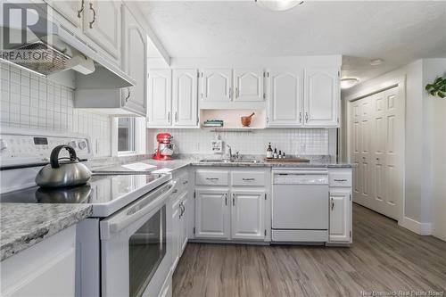 157 Broadway, Moncton, NB - Indoor Photo Showing Kitchen With Upgraded Kitchen