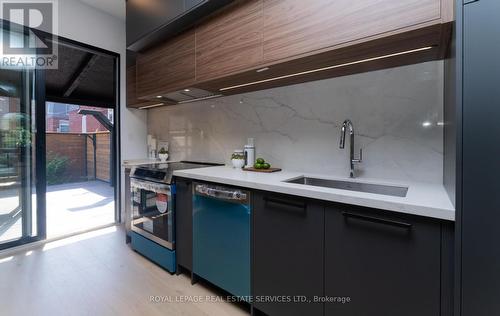 10 Tacoma Avenue, Toronto (Rosedale-Moore Park), ON - Indoor Photo Showing Kitchen