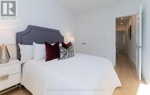 10 Tacoma Avenue, Toronto (Rosedale-Moore Park), ON - Indoor Photo Showing Bedroom