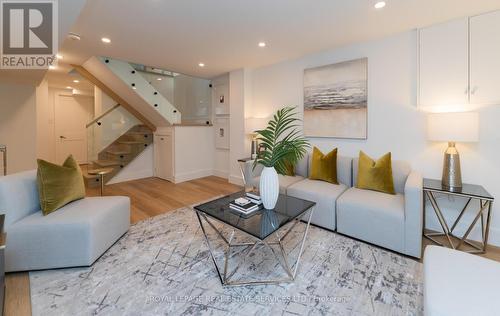 10 Tacoma Avenue, Toronto (Rosedale-Moore Park), ON - Indoor Photo Showing Living Room