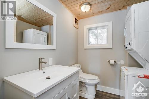 7 Strickland Private, Ottawa, ON - Indoor Photo Showing Bathroom