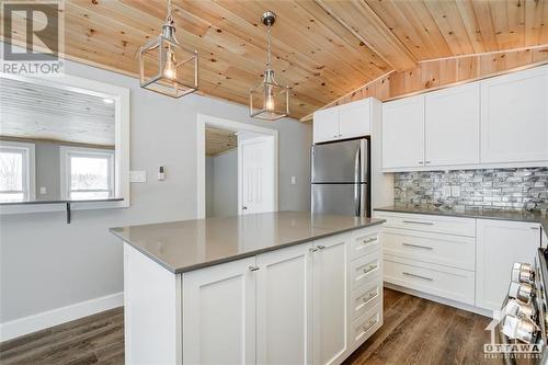 7 Strickland Private, Ottawa, ON - Indoor Photo Showing Kitchen