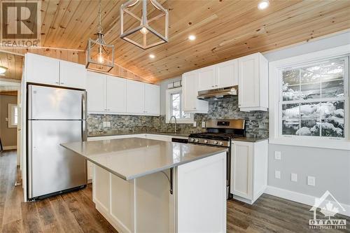 7 Strickland Private, Ottawa, ON - Indoor Photo Showing Kitchen