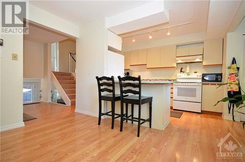 27 Reaney Court, Ottawa, ON - Indoor Photo Showing Kitchen