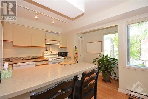 27 Reaney Court, Ottawa, ON - Indoor Photo Showing Kitchen