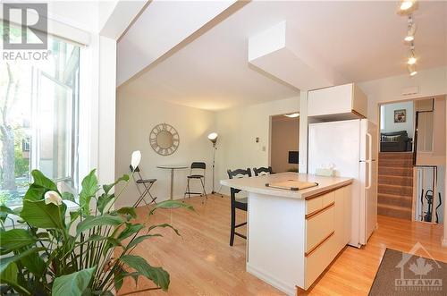 27 Reaney Court, Ottawa, ON - Indoor Photo Showing Kitchen