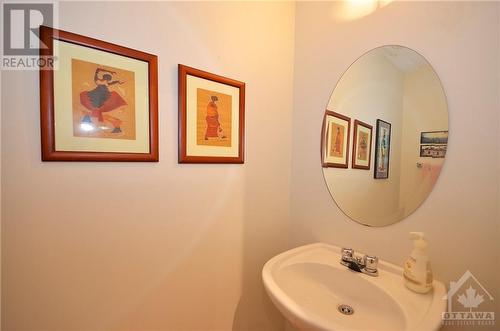 27 Reaney Court, Ottawa, ON - Indoor Photo Showing Bathroom