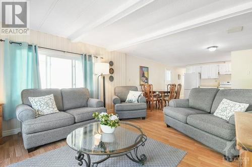 15 Maplewood Street, Carleton Place, ON - Indoor Photo Showing Living Room