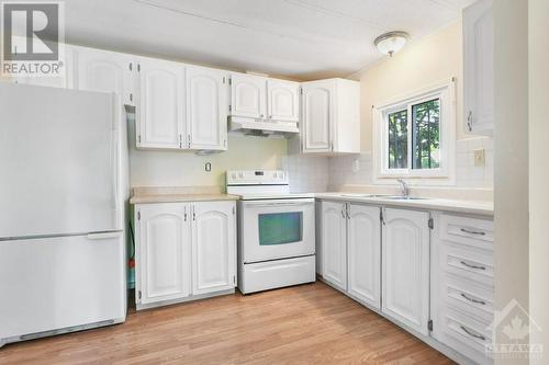 15 Maplewood Street, Carleton Place, ON - Indoor Photo Showing Kitchen With Double Sink