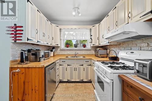 186 Glenwood Avenue, Port Colborne, ON - Indoor Photo Showing Kitchen With Double Sink