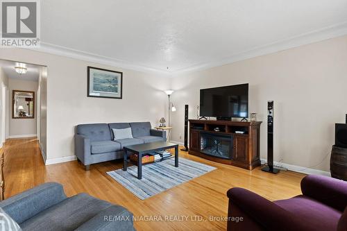 186 Glenwood Avenue, Port Colborne, ON - Indoor Photo Showing Living Room