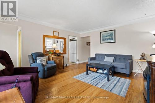 186 Glenwood Avenue, Port Colborne, ON - Indoor Photo Showing Living Room