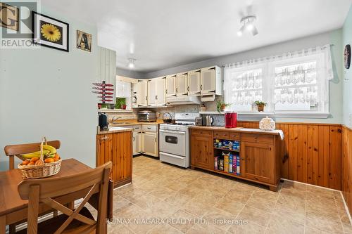 186 Glenwood Avenue, Port Colborne, ON - Indoor Photo Showing Kitchen