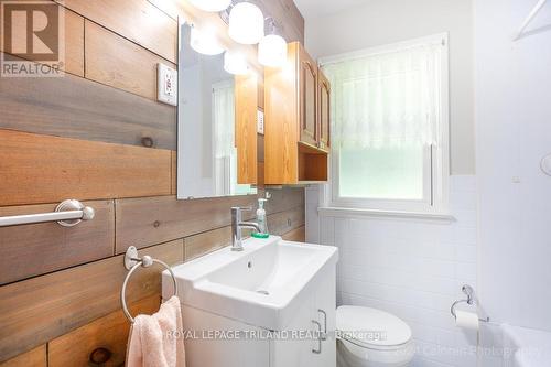 735 Leroy Avenue, London, ON - Indoor Photo Showing Bathroom