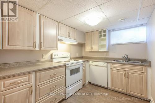 735 Leroy Avenue, London, ON - Indoor Photo Showing Kitchen With Double Sink