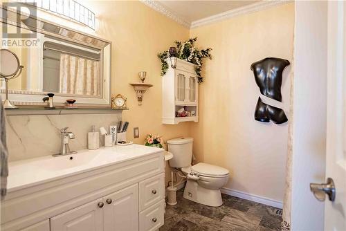 996 Arthur Street, Sudbury, ON - Indoor Photo Showing Bathroom