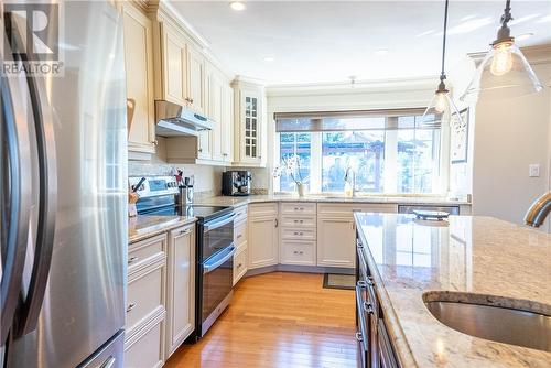 612 Corsi Hill, Sudbury, ON - Indoor Photo Showing Kitchen With Upgraded Kitchen