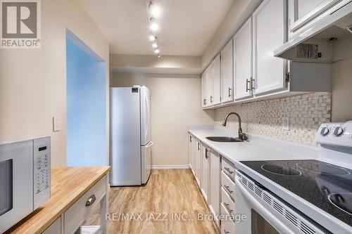 21 - 927 Burns Street W, Whitby (Lynde Creek), ON - Indoor Photo Showing Kitchen