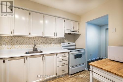 21 - 927 Burns Street W, Whitby (Lynde Creek), ON - Indoor Photo Showing Kitchen