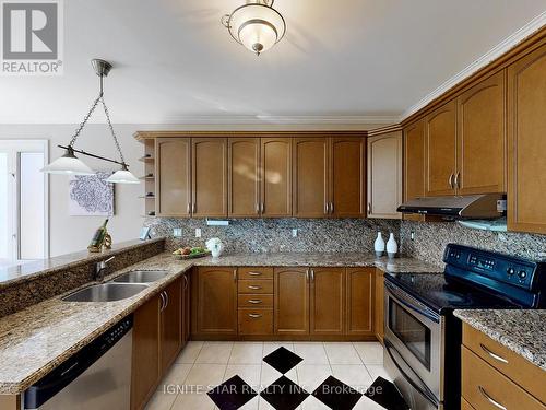 120 Danielson Court, Mississauga, ON - Indoor Photo Showing Kitchen With Double Sink