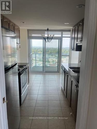 1402 - 9 George Street E, Brampton, ON - Indoor Photo Showing Kitchen