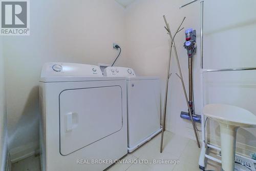 3293 Homestead Drive, Hamilton (Mount Hope), ON - Indoor Photo Showing Laundry Room