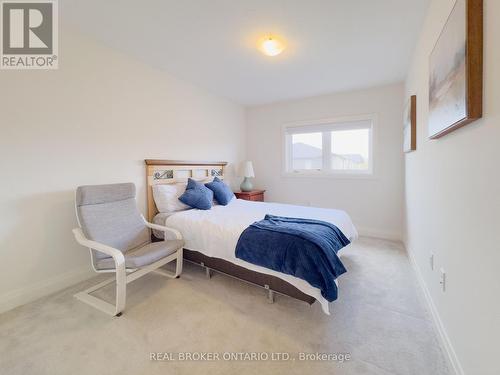 3293 Homestead Drive, Hamilton (Mount Hope), ON - Indoor Photo Showing Bedroom