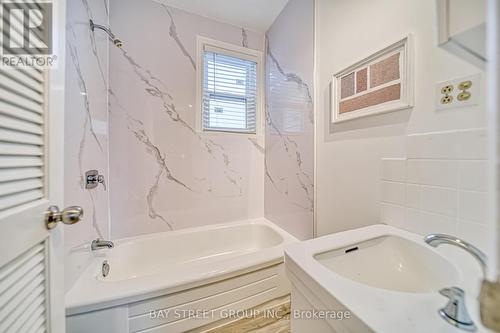 8 Fulham Street, Toronto (Agincourt South-Malvern West), ON - Indoor Photo Showing Bathroom