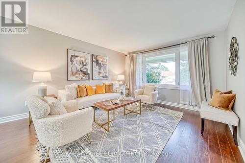 8 Fulham Street, Toronto (Agincourt South-Malvern West), ON - Indoor Photo Showing Living Room