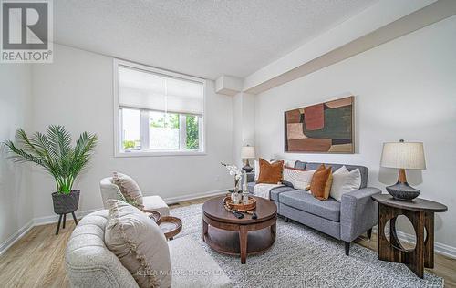 14 Longshore Way, Whitby (Port Whitby), ON - Indoor Photo Showing Living Room