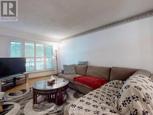 31 Tillbrook Court, Toronto (Malvern), ON - Indoor Photo Showing Living Room