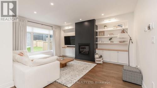 98 Franklin Trail, Barrie, ON - Indoor Photo Showing Living Room With Fireplace