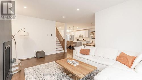 98 Franklin Trail, Barrie, ON - Indoor Photo Showing Living Room