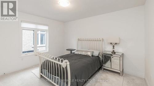 98 Franklin Trail, Barrie, ON - Indoor Photo Showing Bedroom