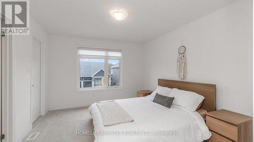 98 Franklin Trail, Barrie, ON - Indoor Photo Showing Bedroom